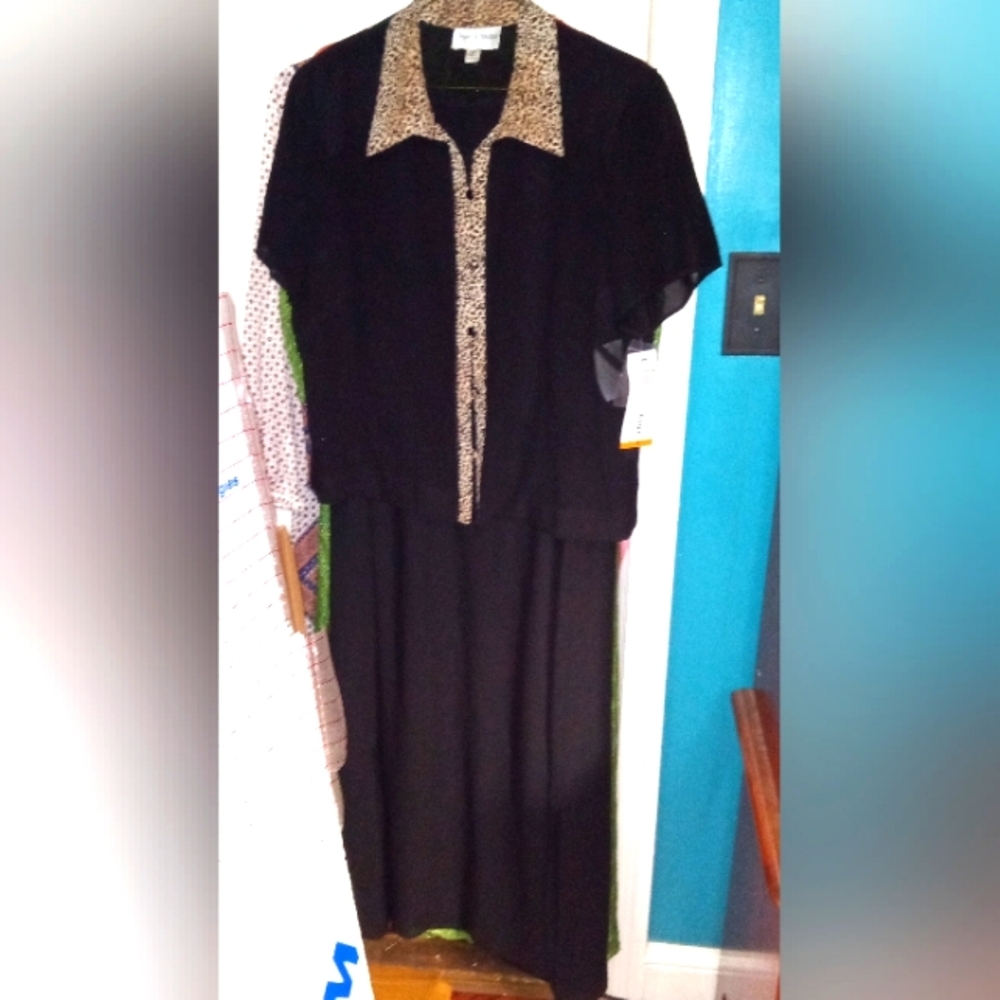 NWT Beautiful New 2pc Danny & Nicole Black dressw/Cheetah Print Trim. Size 18.
